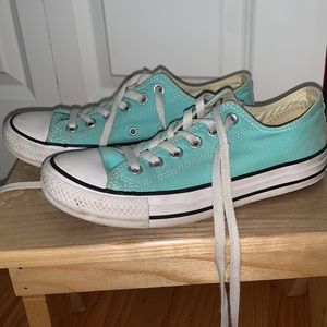 low top converse sneakers